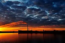 Le lac artificiel vu du centre-ville.