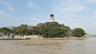ancien phare et en avant bâtiment de l'ancien consulat britannique