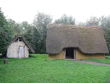 Bâtiments de l'âge du fer à Asnapio