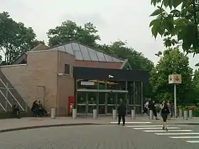 Station vue de l'extérieur