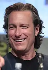 John Corbett interprète « Flash ».