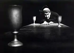 Jurij Souček avec le SNG Drama Ljubljana dans Luther de John Osborne en 1962. Photo de Vlastja Simončič&nbsp;(sl)