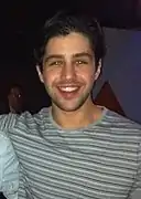 Josh Peck interprète la voix de Casey Jones.