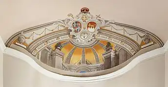 Peinture au plafond de la chapelle Saint-Michel figurant les armes de la principauté épiscopale de Spire, celles de la famille de Schönborn, de l'abbaye Saint-Pierre-et-Saint-Paul de Wissembourg, ainsi que de l'ordre Teutonique. Cette œuvre a été réalisée par Josef Mariano Kitschker entre 1907 et 1909.