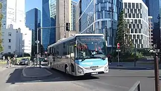Un autocar Keolis Delion Iveco Crossway Line n°1812 des lignes Express A14 à Courbevoie.