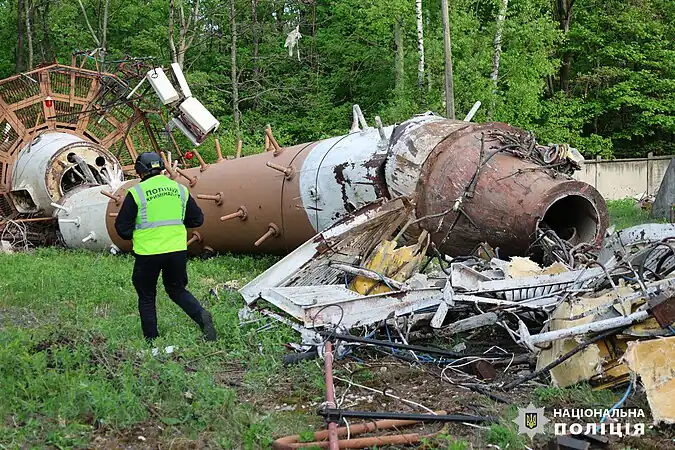 Débris après la frappe.