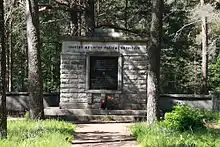 Tombe des victimes de la terreur au cimetière de Klooga.