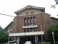 Bâtiment principal de l'école primaire/secondaire