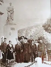 Léon Lamouche devant le Monument au Révolutionnaire Macédonien Inconnu à Gorna Dzhumaya, lors de la célébration du jubile en 1938