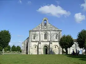 Façade de l'église priorale.