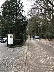 L'entrée du restaurant renommé La Villa Lorraine 75 avenue du Vivier d'Oie