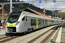 Rame 102 en gare de Zweisimmen.