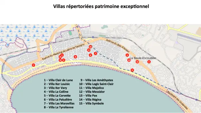 Plan en couleur d’une cité balnéaire avec indication de l’emplacement du patrimoine exceptionnel par des points rouges.