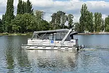 Bateau La Mouette II sur le lac d'Allier