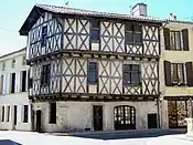 Maison à colombages, à l'angle des rues Jean Duprada et Peysseguin (mai&nbsp;2009).