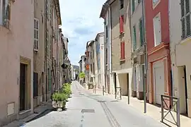 La rue Georges Clémenceau.