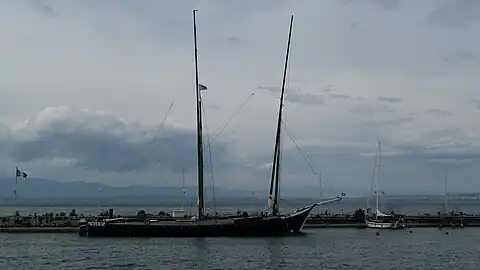 La Savoie mouillée au port d'Évian-les-Bains.