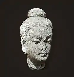 Bouddha en méditation. Hadda, Art gréco-bouddhique Ier – VIIe&nbsp;siècle. Stuc et schiste, H. 22&nbsp;cm. Afghanistan.