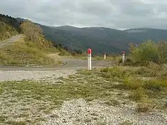 L'une des épingles de la montée, à environ 3,5&nbsp;km en contrebas du col.