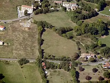 Vue aérienne de Laffite-Toupière et son église en septembre 2011.