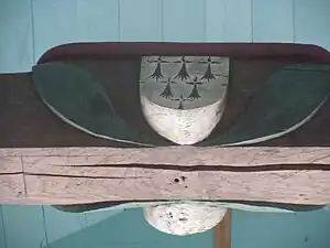 L'écu des duc de Bretagne, sur un des entraits.