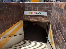 Entrée de la station :Jesús&nbsp;(es) en 2016.