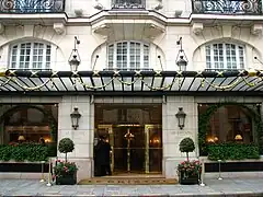 L'entrée du Bristol.