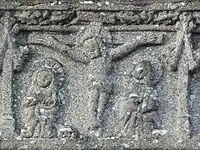 Le bas-relief du transept sud de l'église.
