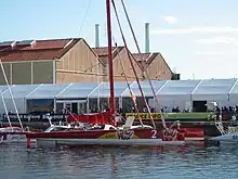 Le voilier à quai au Havre devant les visiteurs du village de la Transat Jacques Vabre