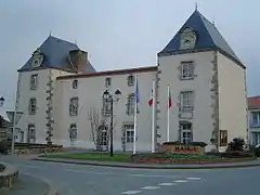 Le Logis du XVIe&nbsp;siècle, actuelle mairie.