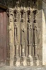 Statues colonnes du portail sud (ca. 1150).