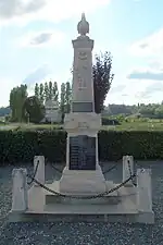 Le monument aux morts au carrefour des RD15 et RD230 (mars&nbsp;2012)