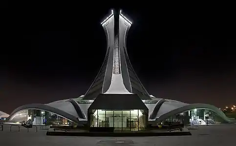 Le Stade olympique de Montréal, à Montréal (par Roger Taillibert, 1987).