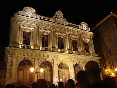 Façade de la loge du Change.