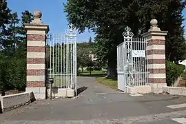 Entrée du château de Mormoulins.