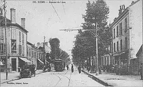 La même avenue avec le tram du début du XXe&nbsp;siècle.