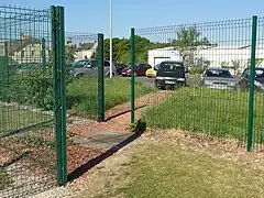 La tête de puits matérialisée dans son environnement.