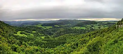 La vallée du Dessoubre depuis le rocher de Bourbet.