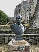 Buste d'Amédée de Pérusse des Cars (1790-1868), général, devant le château des Cars
