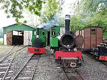 Chemin de fer du Val de Passey : Les locomotives au dépôt.