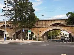 Au premier plan le viaduc du CFB à Villefranche-sur-Saône, parallèle à celui de la ligne SNCF.