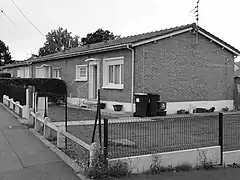 Des habitations post-Nationalisation groupées par deux.