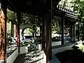 Passage couvert dans le jardin chinois