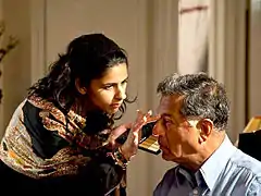 Girish Karnad sur le tournage de Life goes on (film, 2009) (en)