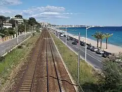 Voies de la ligne de Marseille-Saint-Charles à Vintimille longeant la baie de Cannes avant son contournement du Suquet en 2014..