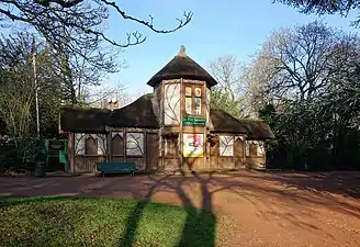 Le toit de chaume fut refait en 2015