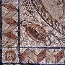 Un des canthares figurés dans un angle du carré central