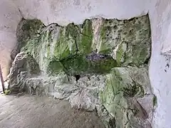 lit du saint, à l'intérieur de la chapelle, à Saint-Hélier, Jersey