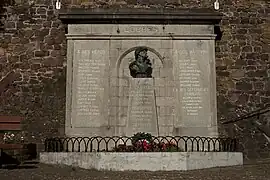 Le monument aux morts de la guerre édifié en 1919.