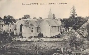 L'église entourée du cimetière au début du XXe&nbsp;siècle.